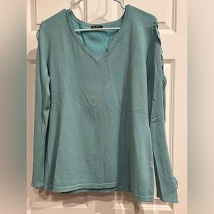 Beautiful, light weight sweater